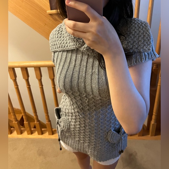 Grey Short-Sleeved Sweater - Picture 6 of 6